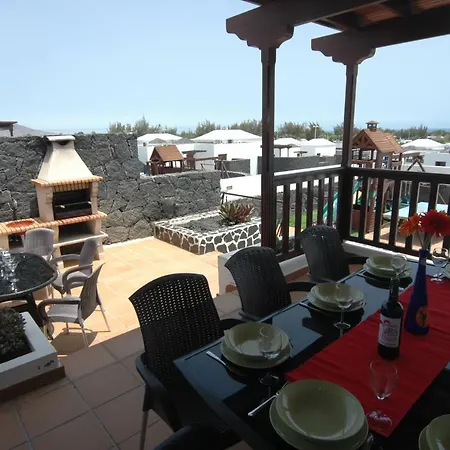 Villa 43 Sea Views, Pool,games,hot Tub, Office With Computer+ Wifi Playa Blanca (Lanzarote)