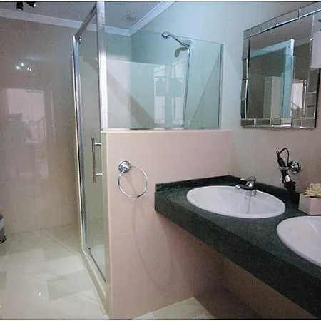 43 Sea Views, Pool,games,hot Tub, Office With Computer+ Wifi * Playa Blanca (Lanzarote)