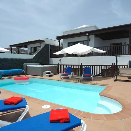 Villa 43 Sea Views, Pool,games,hot Tub, Office With Computer+ Wifi Playa Blanca (Lanzarote)