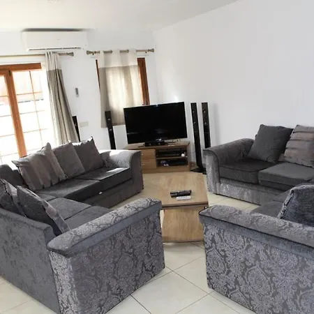 43 Sea Views, Pool,games,hot Tub, Office With Computer+ Wifi Playa Blanca (Lanzarote)